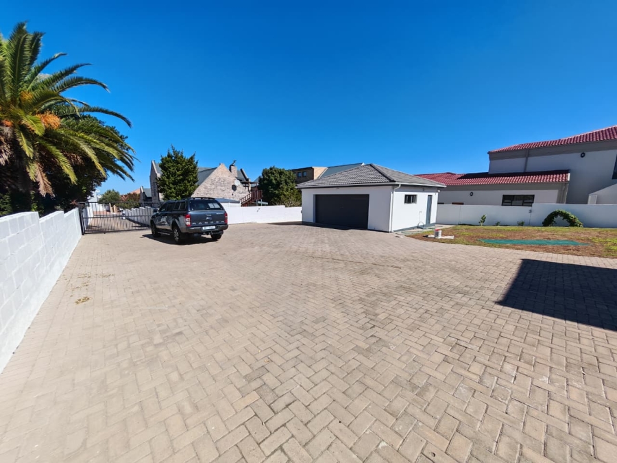3 Bedroom Property for Sale in Myburgh Park Western Cape